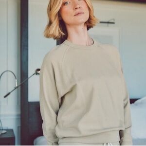 Leallo Crewneck Sweatshirt Lightweight Raglan Sleeves Beige Size Medium